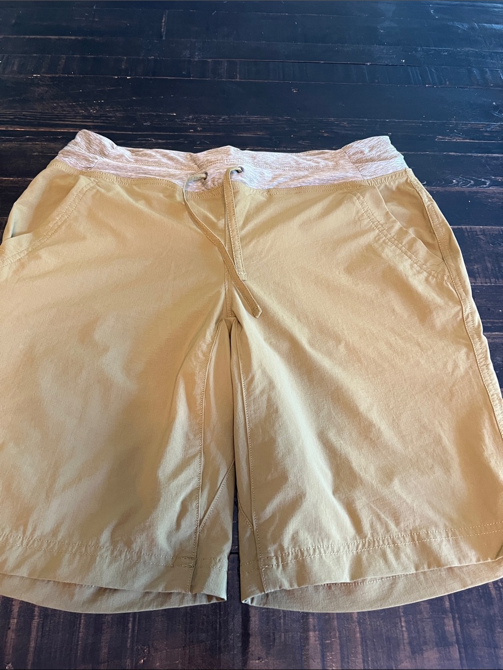 Duluth olive green women’s shorts size 8